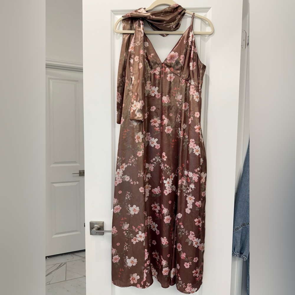 Chic Floral Satin Dress with Scarf